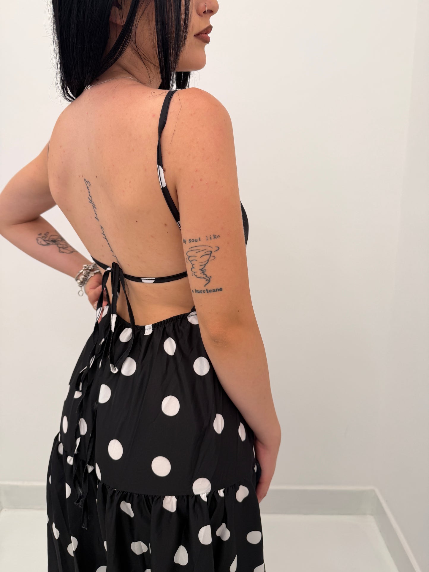 Abito lungo a pois con schiena scoperta