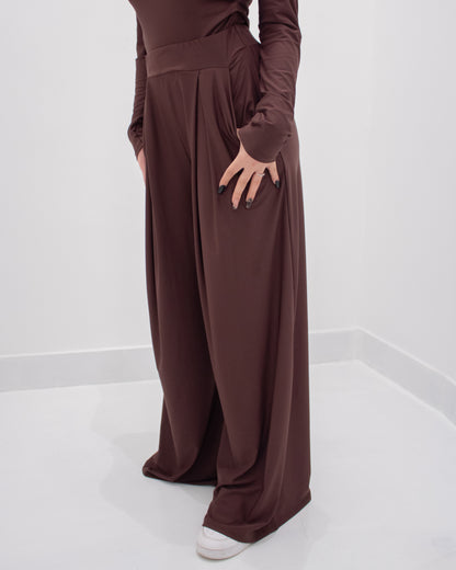 Coordinato Marrone: Maglia Lupetto e Pantalone Palazzo a Vita Alta